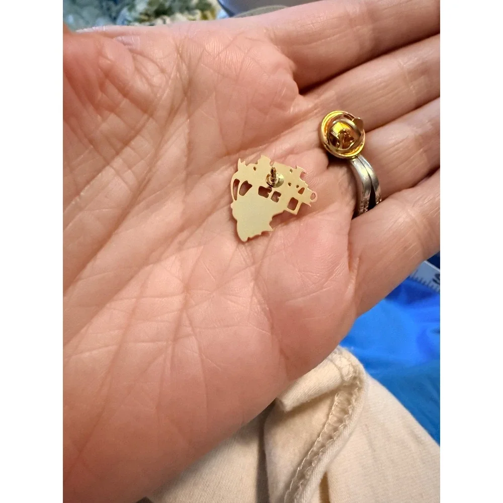 Expressions of Faith Jesus Gives‎ New Life Butterfly Gold Tone Lapel Pin 1997